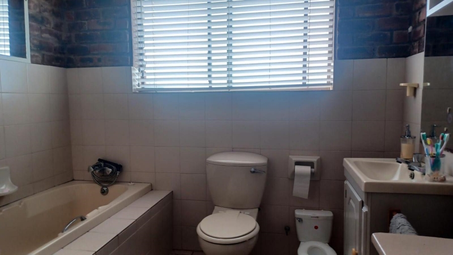 5 Bedroom Property for Sale in Dana Bay Western Cape